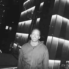 יאנג קודאין dinle, müzik videolarını izle, biyografisini oku, tur tarihlerini ve daha fazlasını gör!