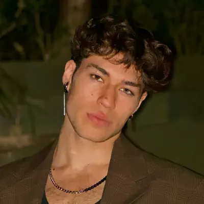 Listen to Manu ari'i, watch music videos, read bio, see tour dates & more!