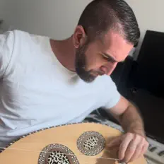 Ouve Elias Garzuzi, vê vídeos de música, lê a biografia, vê as datas da digressão e muito mais!