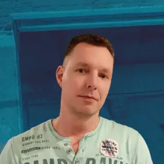 Poslechněte si interpreta DJ Snudi, sledujte hudební videa, přečtěte si životopis, podívejte se na data turné a další informace.