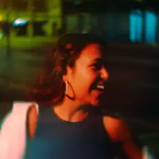 ROJAZを聴いたり、ミュージックビデオを鑑賞したり、経歴やツアー日程などを確認したりしましょう！