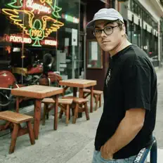 Escucha a Danny Balentine, mira videos musicales, lee su biografía, consulta las fechas de las gira y más.