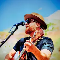 Ouve The San Juanderer, vê vídeos de música, lê a biografia, vê as datas da digressão e muito mais!