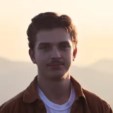 Bryan Wickhamを聴いたり、ミュージックビデオを鑑賞したり、経歴やツアー日程などを確認したりしましょう！