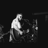 Escucha a undefined, mira videos musicales, lee su biografía, consulta las fechas de las gira y más.