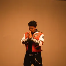 Casper Bluffを聴いたり、ミュージックビデオを鑑賞したり、経歴やツアー日程などを確認したりしましょう！