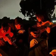 Dengarkan Paper Swan, tonton video musik, baca bio, lihat tanggal tur & lainnya!