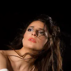 Chiara Novaを聴いたり、ミュージックビデオを鑑賞したり、経歴やツアー日程などを確認したりしましょう！