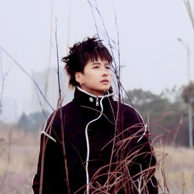 Listen to Rô Ti, watch music videos, read bio, see tour dates & more!