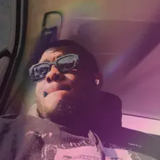 Jarski dinle, müzik videolarını izle, biyografisini oku, tur tarihlerini ve daha fazlasını gör!