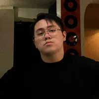 undefined dinle, müzik videolarını izle, biyografisini oku, tur tarihlerini ve daha fazlasını gör!