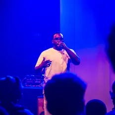 Ouve AMEYIBOH, vê vídeos de música, lê a biografia, vê as datas da digressão e muito mais!