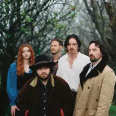 Luister naar The Fynches, bekijk muziekvideo's, lees de bio, bekijk de tourdata, en meer!