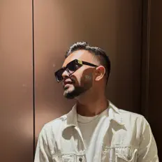 收听 Abhishek Geethadeva、观看音乐视频、阅读小传、查看巡演日期等 ！