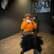 PaperBoiDre을(를) 듣고, 뮤직 비디오를 보고, 약력을 읽고, 투어 일정 등을 확인하세요!