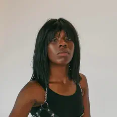 Taiを聴いたり、ミュージックビデオを鑑賞したり、経歴やツアー日程などを確認したりしましょう！