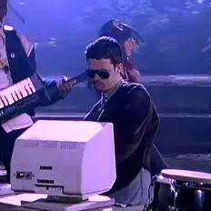 收听 MANTA、观看音乐视频、阅读小传、查看巡演日期等 ！