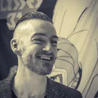 Poslechněte si interpreta undefined, sledujte hudební videa, přečtěte si životopis, podívejte se na data turné a další informace.