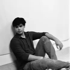 Ouça Aksh Tiwari, assista a videoclipes, leia a biografia, veja as datas das turnês e mais!