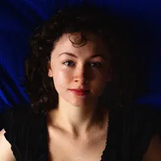 聆聽 Sinead Una、觀看音樂影片、閱讀小傳、查看巡演日期等！