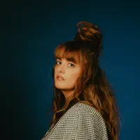 Ouça undefined, assista a videoclipes, leia a biografia, veja as datas das turnês e mais!