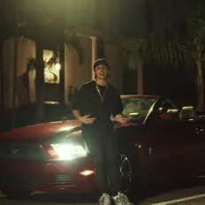 Andriを聴いたり、ミュージックビデオを鑑賞したり、経歴やツアー日程などを確認したりしましょう！