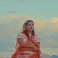 聆聽 undefined、觀看音樂影片、閱讀小傳、查看巡演日期等！