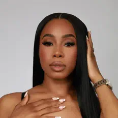 Poslechněte si interpreta Lysh, sledujte hudební videa, přečtěte si životopis, podívejte se na data turné a další informace.