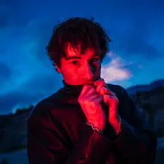 Poslechněte si interpreta LA WOMEN, sledujte hudební videa, přečtěte si životopis, podívejte se na data turné a další informace.