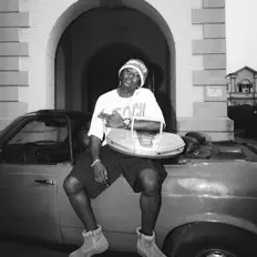 Dengarkan Moonbwoi Epik, tonton video musik, baca bio, lihat tanggal tur & lainnya!