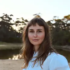 Luister naar Isabel Rumble, bekijk muziekvideo's, lees de bio, bekijk de tourdata, en meer!