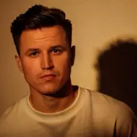 Escucha a undefined, mira vídeos musicales, lee la biografía, consulta fechas de giras y mucho más.
