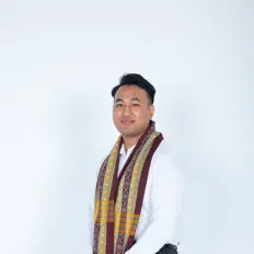 Poslechněte si interpreta Ngun Uk Ceu, sledujte hudební videa, přečtěte si životopis, podívejte se na data turné a další informace.