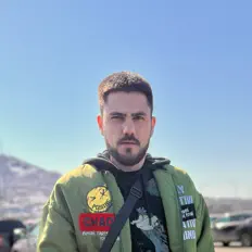 КАТАРСИС सुनें, म्यूज़िक वीडियो देखें, बायो पढ़ें, दौरे की तारीखें और बहुत कुछ देखें!