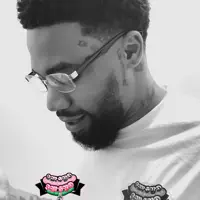 undefined सुनें, म्यूज़िक वीडियो देखें, बायो पढ़ें, दौरे की तारीखें और बहुत कुछ देखें!