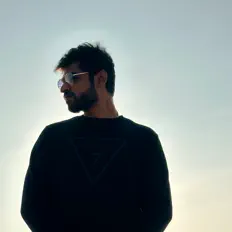 Joshua Aaron dinle, müzik videolarını izle, biyografisini oku, tur tarihlerini ve daha fazlasını gör!