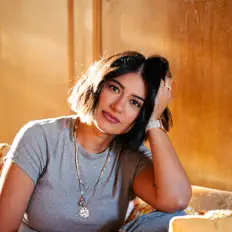 Keila Marinを聴いたり、ミュージックビデオを鑑賞したり、経歴やツアー日程などを確認したりしましょう！