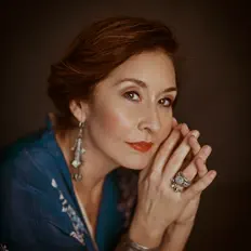 收听 Carmen Martínez-Pierret、观看音乐视频、阅读小传、查看巡演日期等 ！