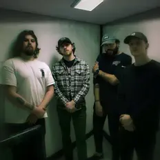 Wasted Away सुनें, म्यूज़िक वीडियो देखें, बायो पढ़ें, दौरे की तारीखें और बहुत कुछ देखें!