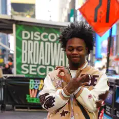 Dengarkan 01savy, tonton video musik, baca bio, lihat tanggal tur & lainnya!