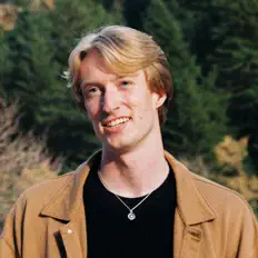 Hör dir Jacob Oman an, schau dir Musikvideos an, lies die Biografie, finde Tourdaten und mehr!