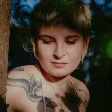 收听 Martini、观看音乐视频、阅读小传、查看巡演日期等 ！