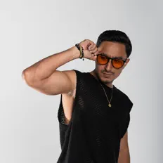 Escucha a Sergio Alejandro, mira videos musicales, lee su biografía, consulta las fechas de las gira y más.