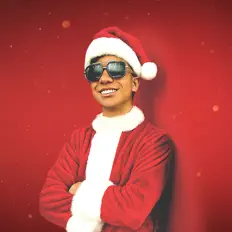 聆聽 Pablo EEE、觀看音樂影片、閱讀小傳、查看巡演日期等！