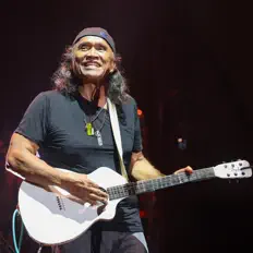 Ascolta Henry Kapono, guarda video musicali, leggi la biografia, vedi le date del tour & altro!