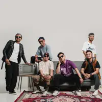 undefined을(를) 듣고, 뮤직 비디오를 보고, 약력을 읽고, 투어 일정 등을 확인하세요!