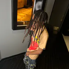 Rock3tを聴いたり、ミュージックビデオを鑑賞したり、経歴やツアー日程などを確認したりしましょう！