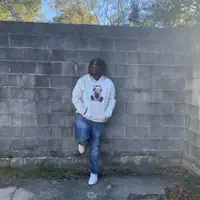 undefinedを聴いたり、ミュージックビデオを鑑賞したり、経歴やツアー日程などを確認したりしましょう！