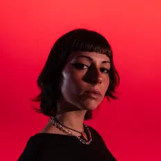 Ascolta Sakuna, guarda video musicali, leggi la biografia, vedi le date del tour & altro!