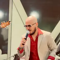 Ouça undefined, assista a videoclipes, leia a biografia, veja as datas das turnês e mais!